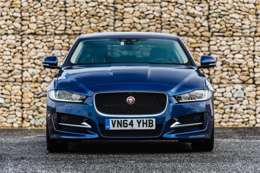  Jaguar XE R Sport 2015 года  (фото 4 из 30)